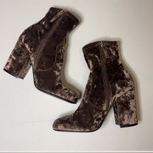 Steve Madden Gaze Velvet Sock Ankle Boot Size 6
